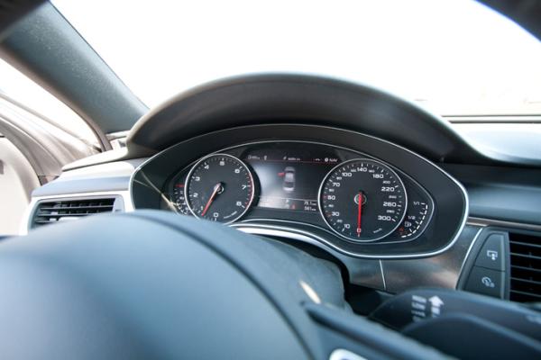 Audi A6 7 серии: плечом к плечу с «одноклассниками»